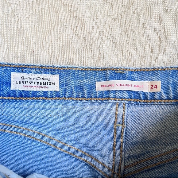 Levi’s premium denim ribcage straight ankle jean - Picture 3 of 12